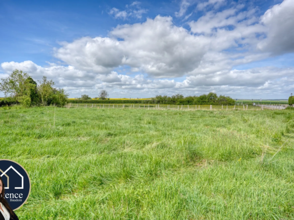 Terrain constructible plat de 450m² à Houdan, proximité Paris