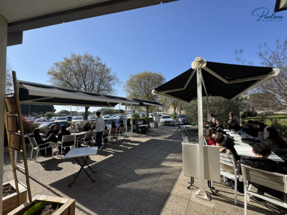 Fonds de commerce à vendre à Lattes avec grande terrasse et fort potentiel