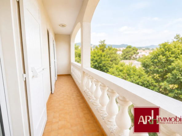Appartement T4 rénové de 89 m² avec terrasse et parking au Tampon, Réunion