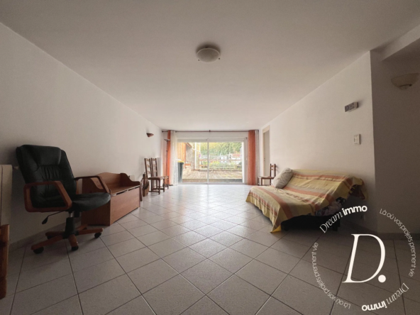 Maison spacieuse avec 5 chambres, terrasse, garage et jardin à Orthez