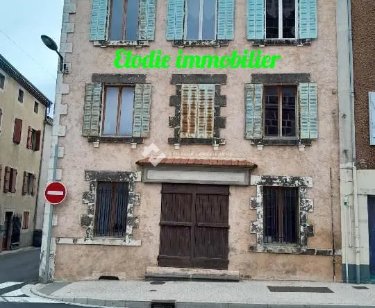 Immeuble à restaurer avec local commercial et duplex à Saint-Georges-d'Aurac