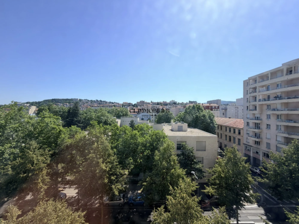 Appartement T3 lumineux avec vue dégagée à Saint-Étienne