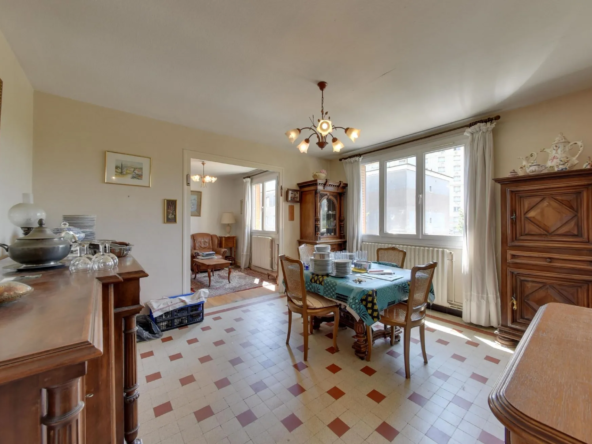 Appartement 3 pièces de 60 m² à rénover à Saint-Martin-le-Vinoux