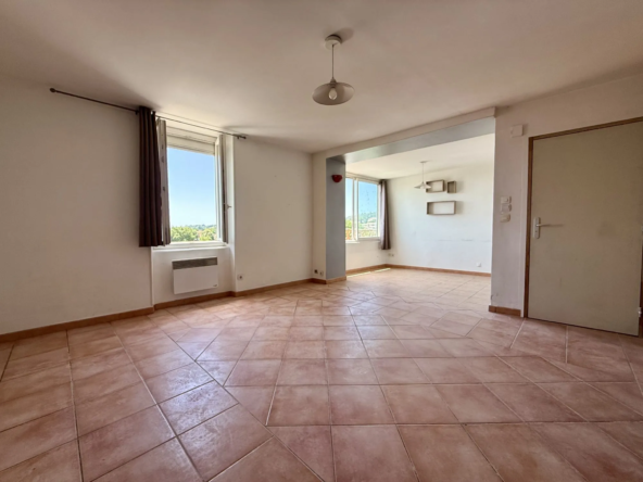 Appartement T2 lumineux de 53 m² à vendre au centre-ville d'Alès avec vue dégagée