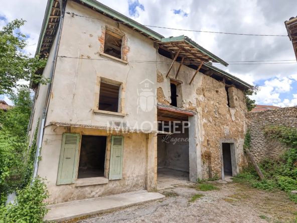 Maison ancienne à rénover à Beaucroissant avec potentiel exceptionnel