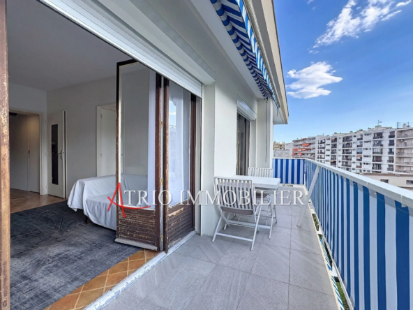 Spacieux studio avec terrasse, vue Château Grimaldi à Cagnes-sur-Mer