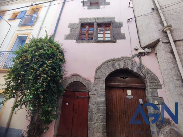 Maison de ville authentique à vendre à Agde, 51 m² avec grande chambre et charme régional