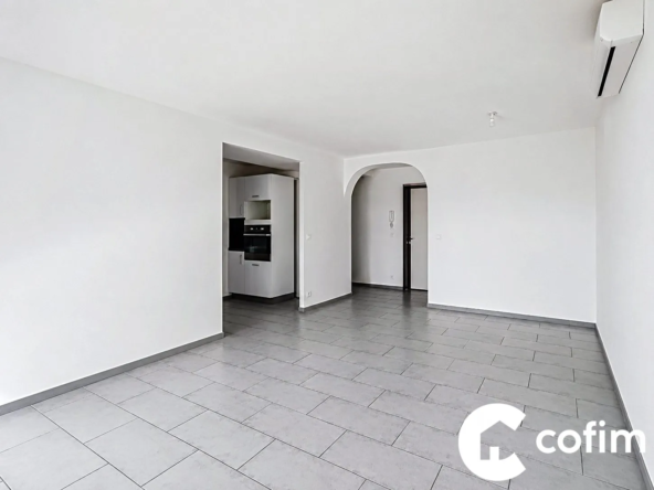 Appartement T3 à vendre à Pau, proche du centre et des commerces, avec balcon et cave
