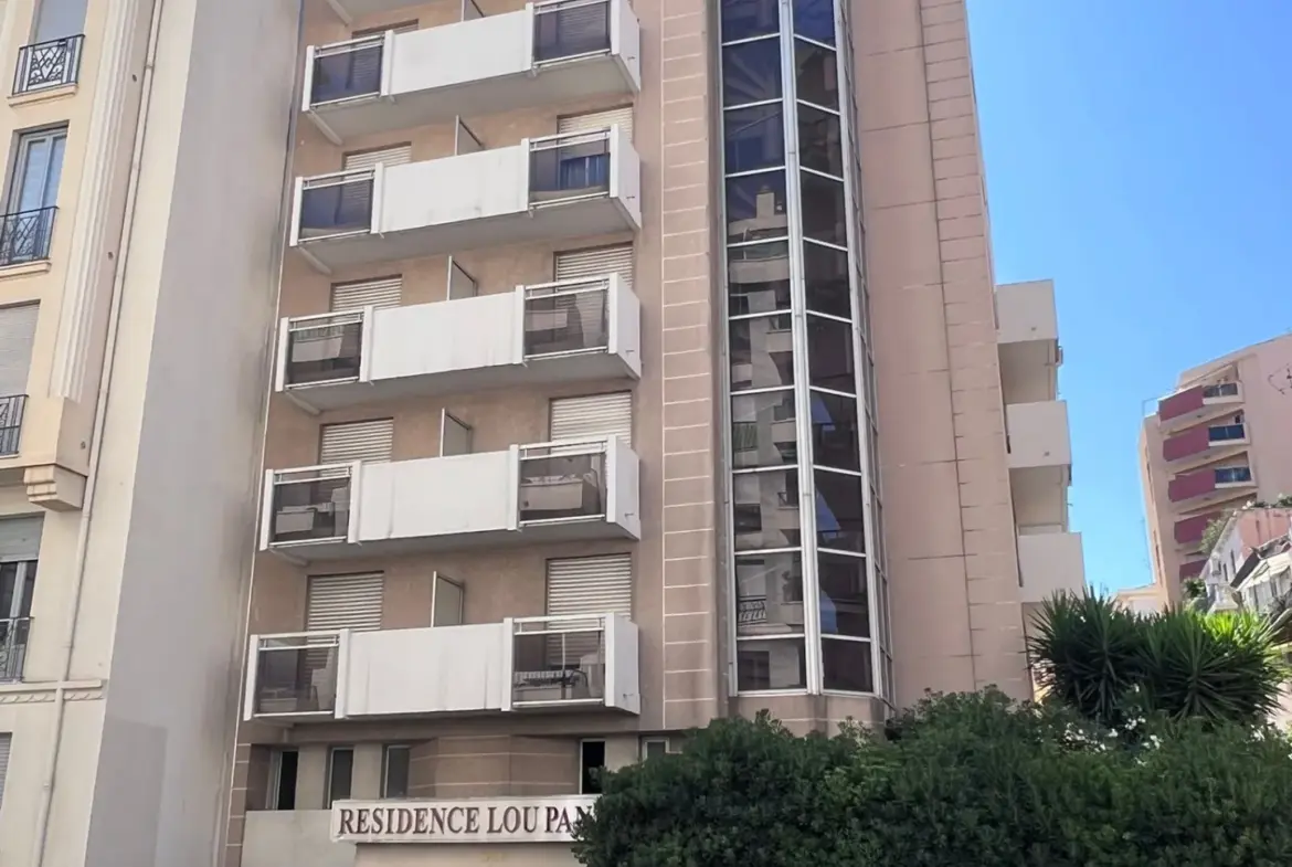 Studio de 21 m² avec terrasse à Nice, idéal investissement locatif 