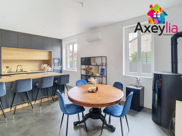 Maison rénovée des années 30 à Roanne avec terrasse et terrain de boules