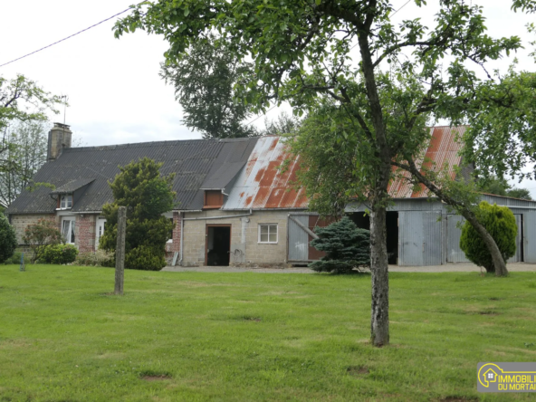 Maison de campagne à rénover avec grand terrain à Saint-Clément-Rancoudray