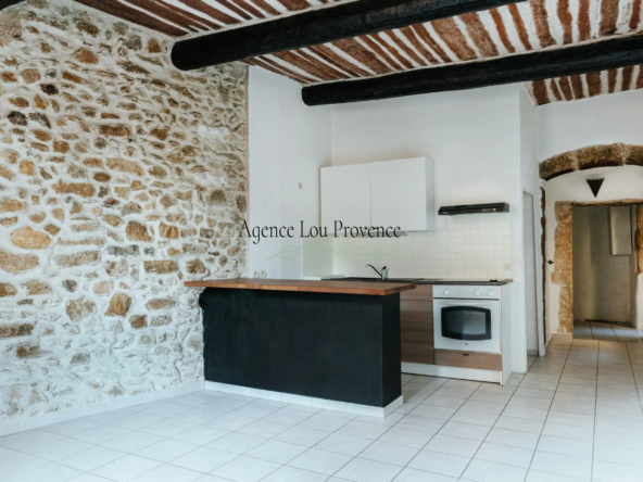 Charmante maison de village en vente à Eyguières, 86 m² avec 2 chambres et climatisation