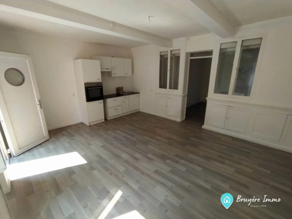 Immeuble en centre-ville d'Hirson avec deux appartements à vendre