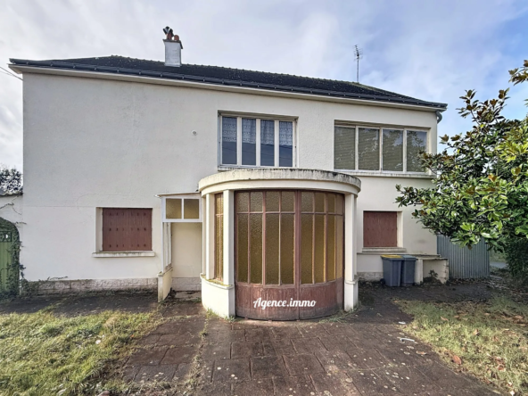 Maison à vendre à Nazelles-Négron de 172 m² avec 3 chambres