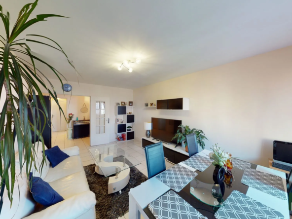 Salon-séjour Appartement T3 lumineux avec cave à Chartres, proche commodités