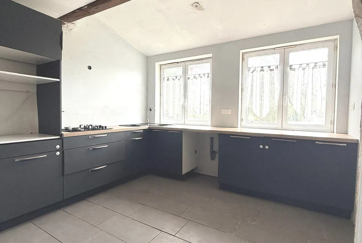 Maison ancienne de 96 m² avec jardin à Saint-Yzans-de-Médoc, idéal pour rénovation 
