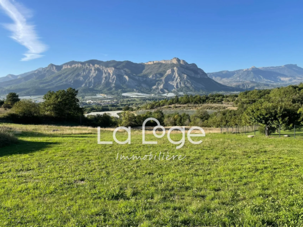 Terrain à bâtir de 1 584 m² à Claret - Vue dégagée et viabilisé