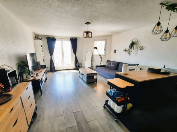 Studio à vendre à Six-Fours-les-Plages avec terrasse ensoleillée