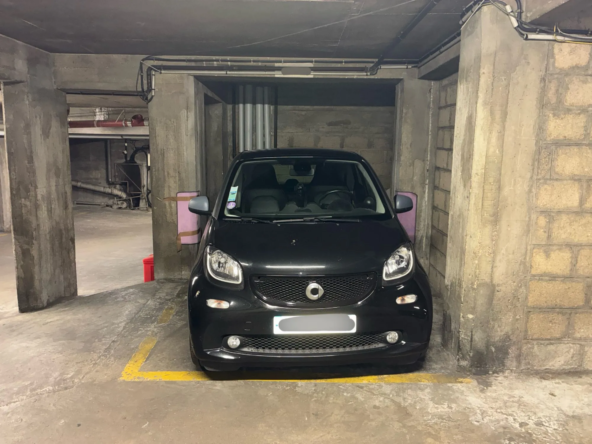 Parking sécurisé au 1er sous-sol à Paris 16ème avec potentiel locatif intéressant