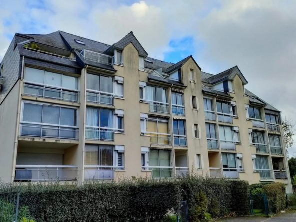Studio à vendre à Dinard proche de la place du Marché avec terrasse et parking
