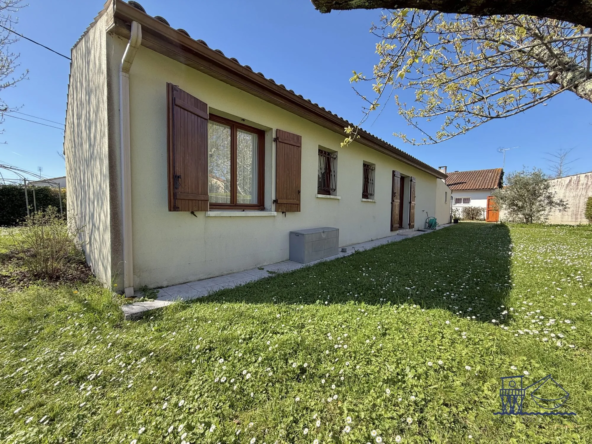 Maison de plain-pied avec 3 chambres, garage et grand terrain à Mortagne-sur-Gironde