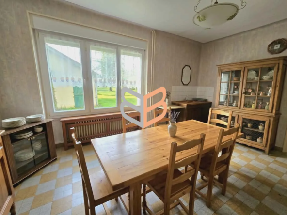 Maison à rénover de 98 m² à Mercy-le-Bas avec garage et dépendances