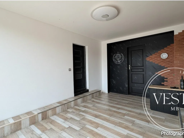 Maison à vendre à Étupes - Charme et potentiel à personnaliser