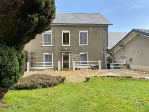 Maison rénovée avec jardin et garage à Châteauneuf-la-Forêt