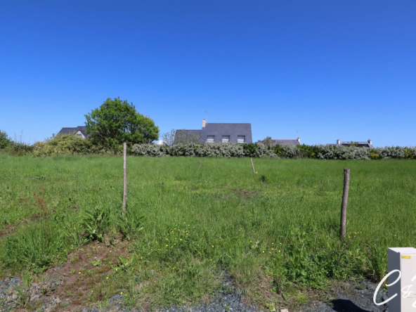 Terrain à vendre à Plomeur, proche plage et vue mer, constructible et calme