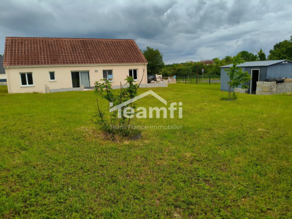 Maison récente 4 chambres de plain-pied à Morthomiers avec jardin