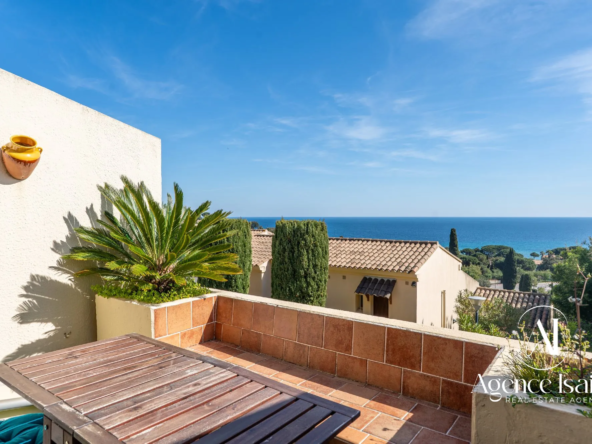 Studio Vue Mer avec Terrasse, Piscine et Parking à Pramousquier