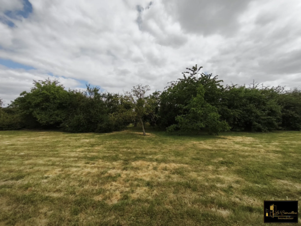 Terrain à vendre de 563 m² à Corbreuse, environnement paisible et proche commodités