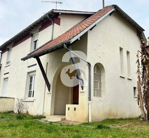 Maison à vendre à Soissons avec garage et terrain de 320 m²