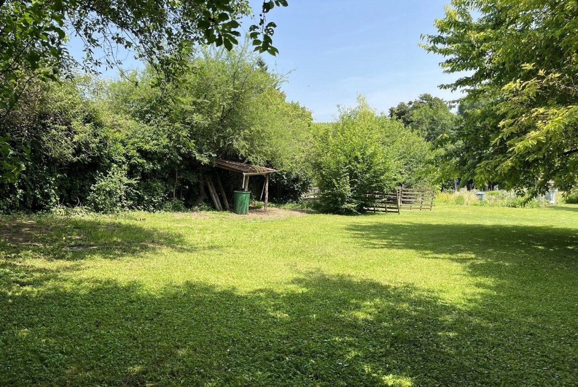 Terrain constructible de 1250 m² à Ige, village calme près de Mâcon et Cluny 