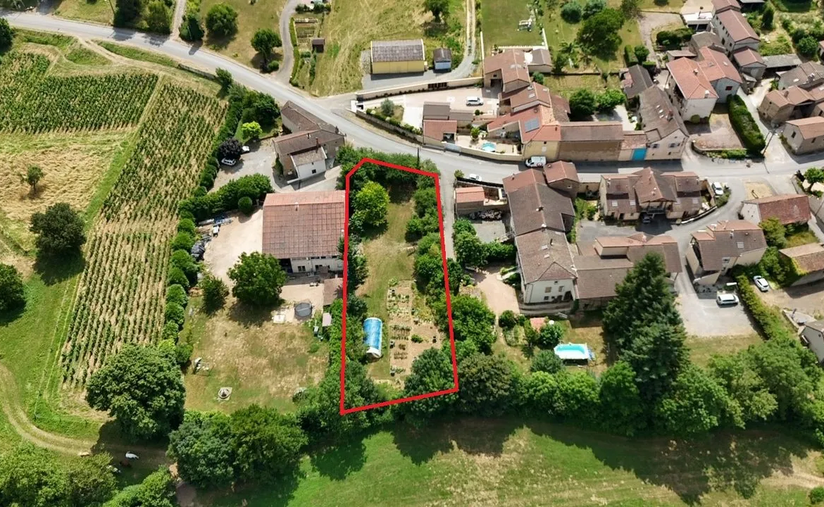 Terrain constructible de 1250 m² à Ige, village calme près de Mâcon et Cluny 