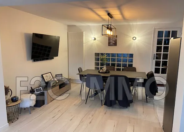 Maison rénovée mitoyenne T4 de 95 m2 avec jardin au Havre, secteur ville haute