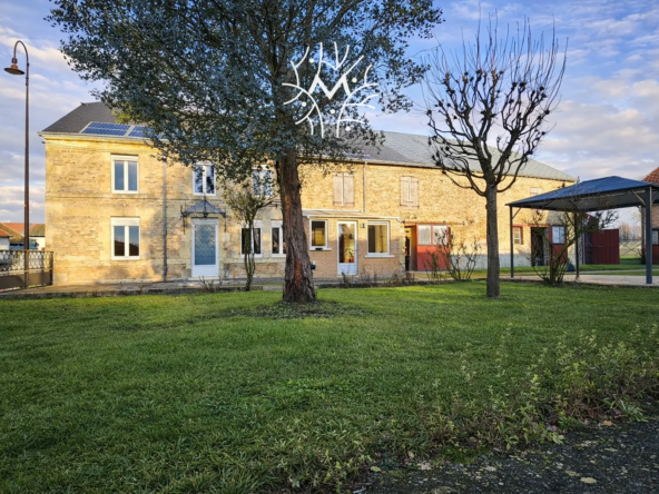 Charmante maison ancienne avec dépendances et grand terrain à Coucy