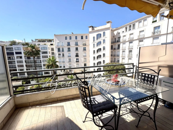 Studio lumineux à vendre à Cannes avec terrasse plein sud dans résidence sécurisée