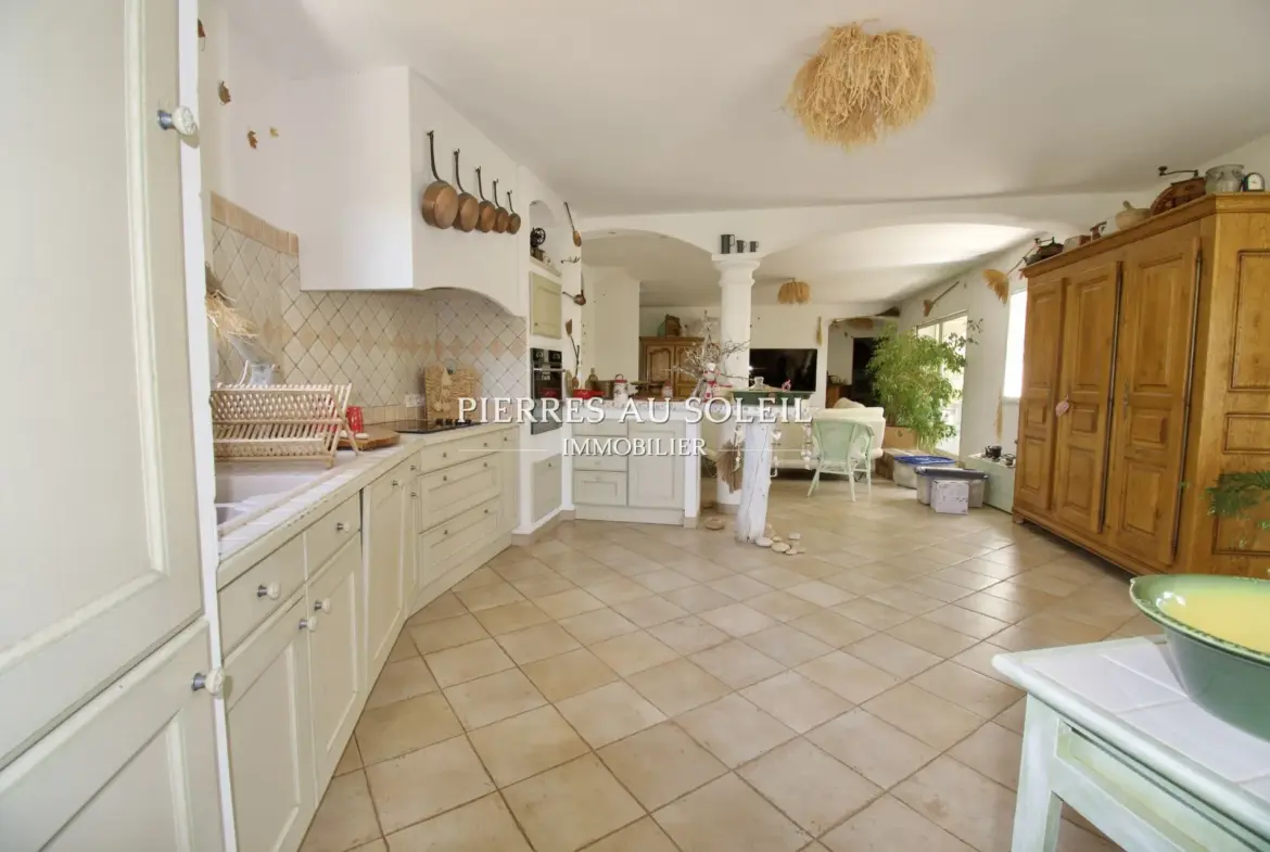 Charmante maison 3 pièces de 140 m² à La Tour-sur-Orb avec terrain de 1150 m² 