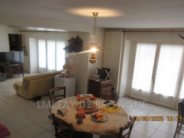 Maison à rénover avec 4 chambres au centre-ville de Saint-Etienne-de-Montluc