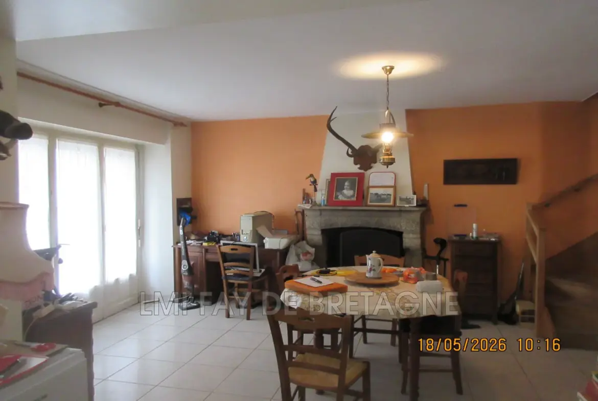 Maison à rénover avec 4 chambres au centre-ville de Saint-Etienne-de-Montluc 