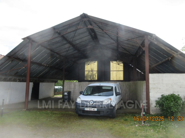 Ancien bâtiment industriel en zone constructible à réhabiliter avec charpente métallique