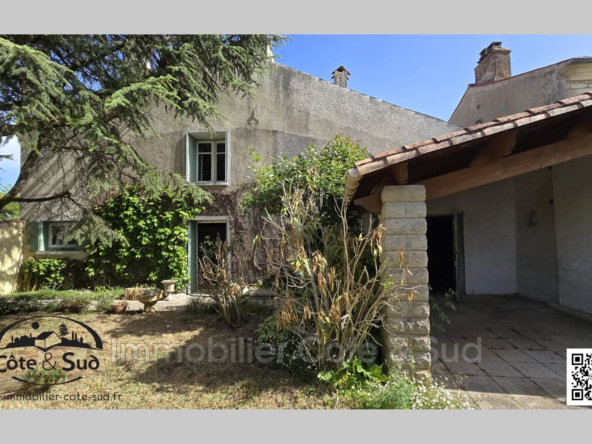 Maison ancienne à vendre avec garage et jardin à Saint-Georges-du-Bois