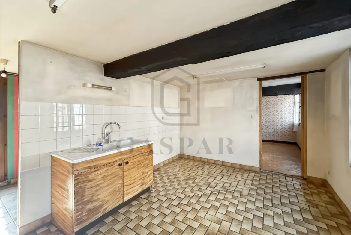 Maison à rénover avec 3 chambres à Baux-de-Breteuil, proche Conches-en-Ouche 