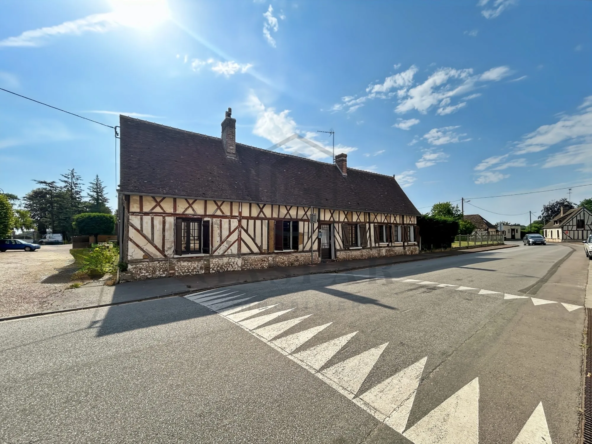Maison à rénover avec 3 chambres à Baux-de-Breteuil, proche Conches-en-Ouche