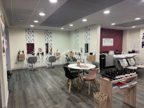 Fonds de commerce à vendre pour salon de coiffure à Torcy - Opportunité clé en main