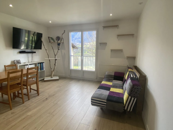 Bel appartement rénové avec cave et parking à Saint-Jean-en-Royans