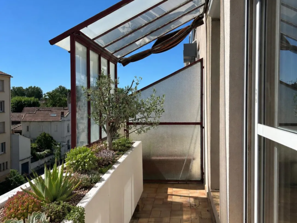 Appartement T4 à rénover avec balcon, cave et parking à Avignon - Opportunité rare
