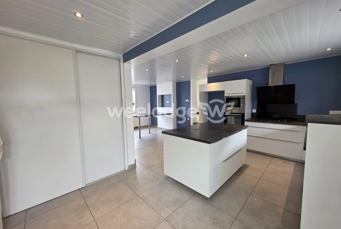 Ensemble immobilier à Illiers-Combray avec maison, atelier et garages 
