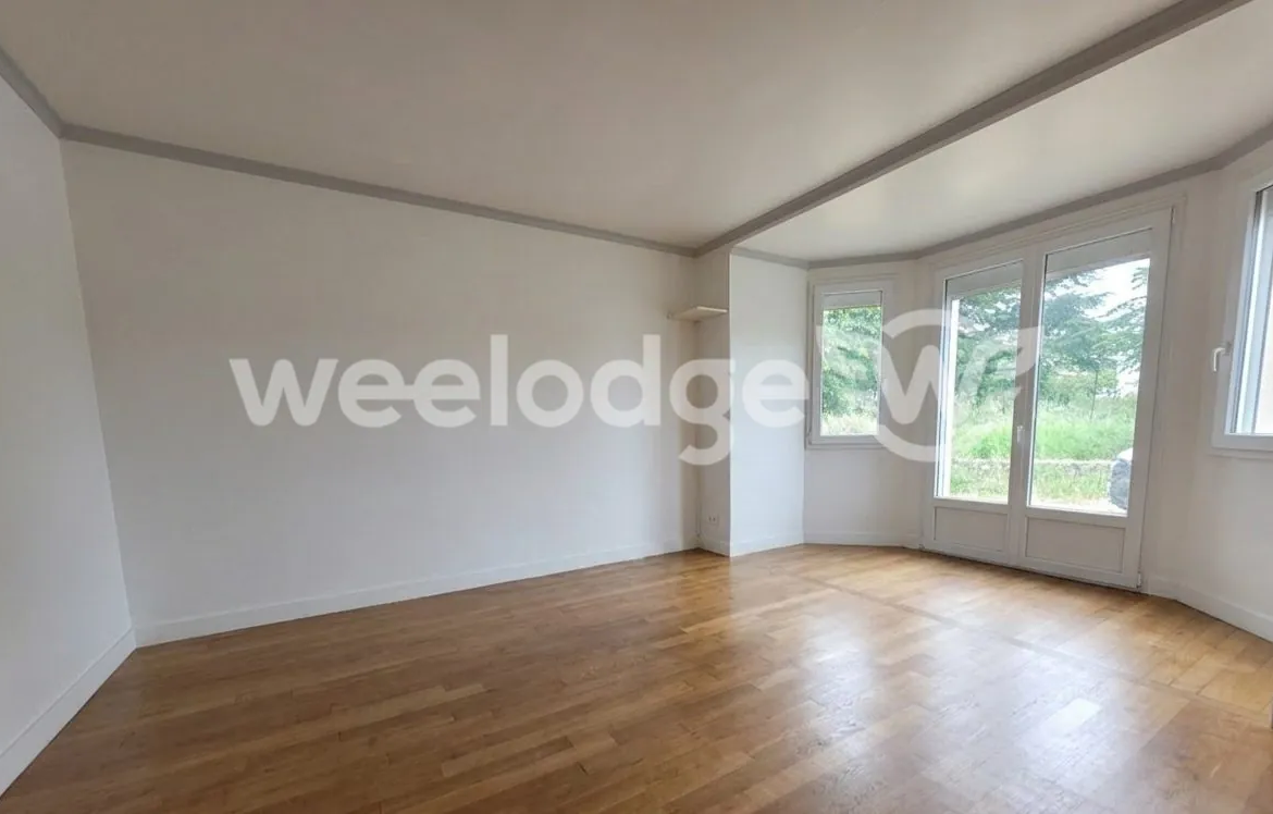 Ensemble immobilier à Illiers-Combray avec maison, atelier et garages 